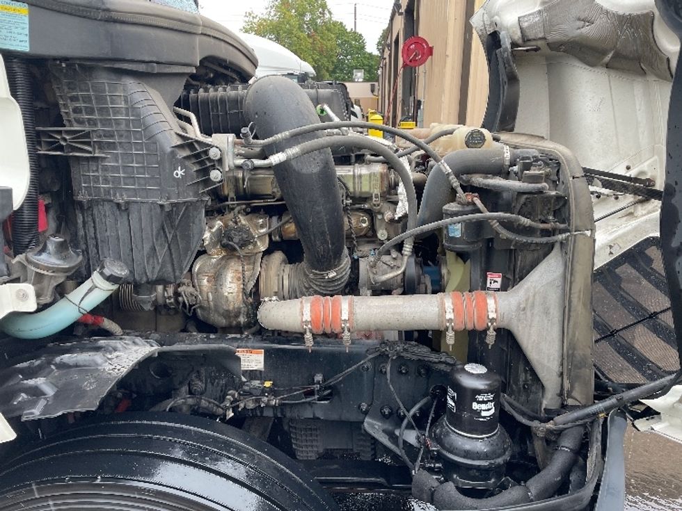 Sleeper Tractor-Heavy Duty Tractors-Freightliner-2022-T12664ST-Wilsonville-OR-584,982\n\t\tmiles-$ 69,250 - Image 20