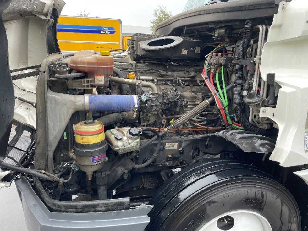 Sleeper Tractor-Heavy Duty Tractors-Freightliner-2022-T12664ST-Wilsonville-OR-584,982\n\t\tmiles-$ 69,250 - Image 21