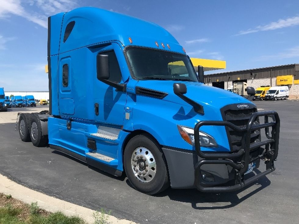 Sleeper Tractor-Heavy Duty Tractors-Freightliner-2022-T12664ST-Windsor-WI-230,675\n\t\tmiles-$ 91,500 - Image 1