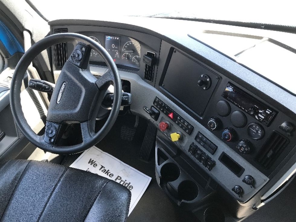 Sleeper Tractor-Heavy Duty Tractors-Freightliner-2022-T12664ST-Windsor-WI-230,675\n\t\tmiles-$ 91,500 - Image 11