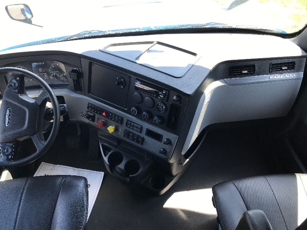 Sleeper Tractor-Heavy Duty Tractors-Freightliner-2022-T12664ST-Windsor-WI-230,675\n\t\tmiles-$ 91,500 - Image 12