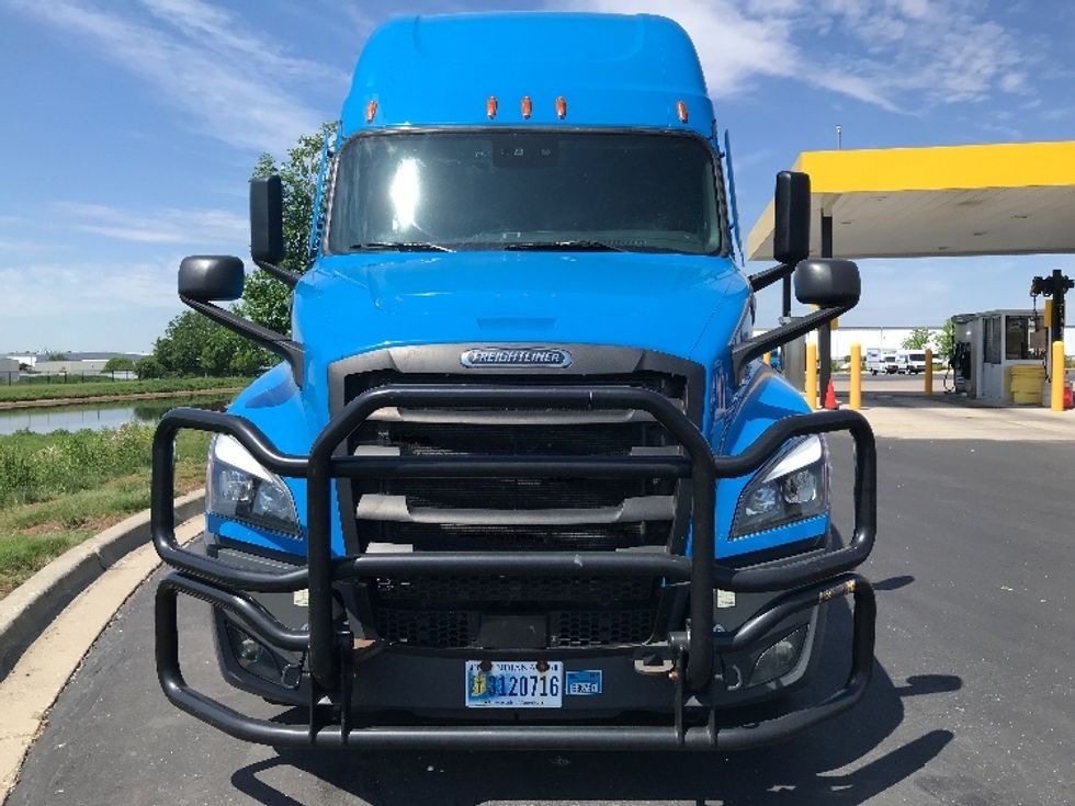 Sleeper Tractor-Heavy Duty Tractors-Freightliner-2022-T12664ST-Windsor-WI-230,675\n\t\tmiles-$ 91,500 - Image 2