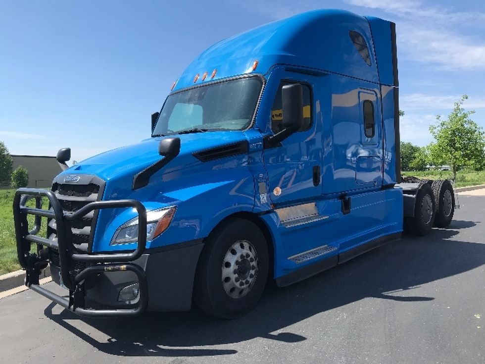 Sleeper Tractor-Heavy Duty Tractors-Freightliner-2022-T12664ST-Windsor-WI-230,675\n\t\tmiles-$ 91,500 - Image 3