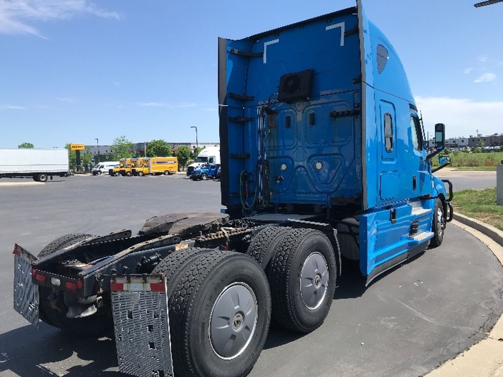 Sleeper Tractor-Heavy Duty Tractors-Freightliner-2022-T12664ST-Windsor-WI-230,675\n\t\tmiles-$ 91,500 - Image 7