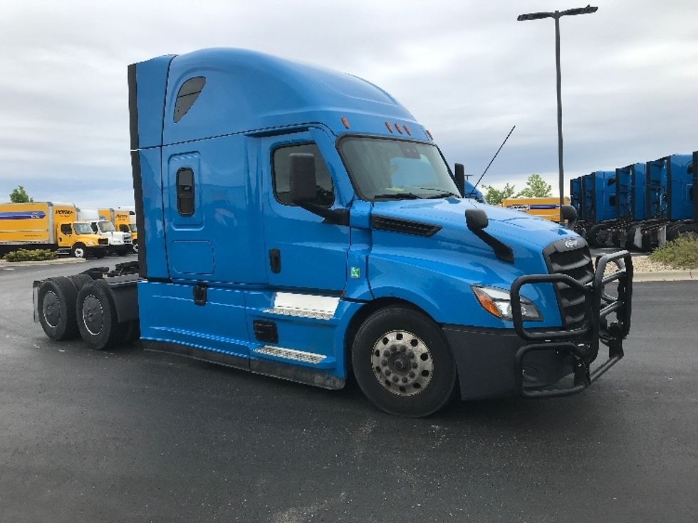Sleeper Tractor-Heavy Duty Tractors-Freightliner-2022-T12664ST-Windsor-WI-255,988\n\t\tmiles-$ 89,750 - Image 1