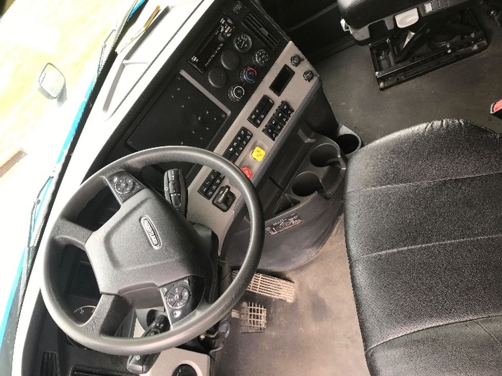 Sleeper Tractor-Heavy Duty Tractors-Freightliner-2022-T12664ST-Windsor-WI-255,988\n\t\tmiles-$ 89,750 - Image 10