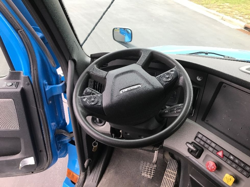 Sleeper Tractor-Heavy Duty Tractors-Freightliner-2022-T12664ST-Windsor-WI-255,988\n\t\tmiles-$ 89,750 - Image 11