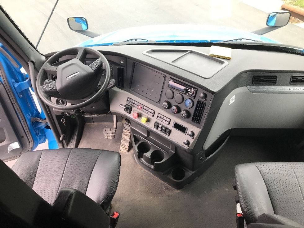Sleeper Tractor-Heavy Duty Tractors-Freightliner-2022-T12664ST-Windsor-WI-255,988\n\t\tmiles-$ 89,750 - Image 12
