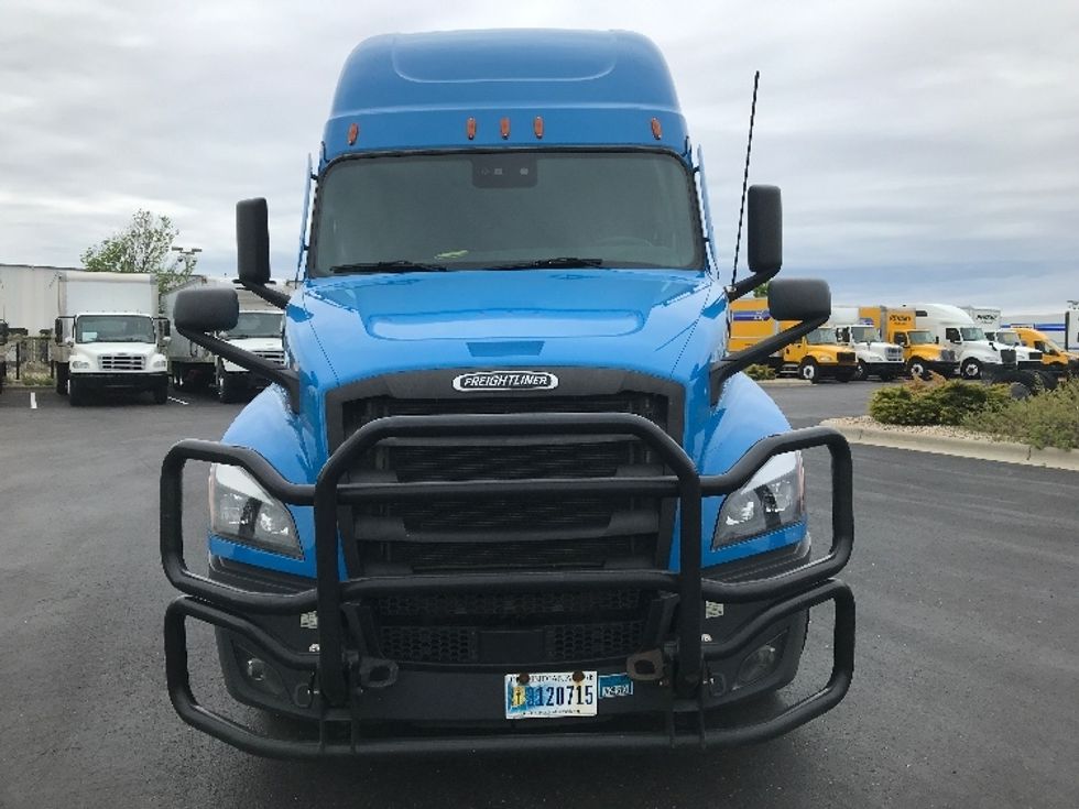 Sleeper Tractor-Heavy Duty Tractors-Freightliner-2022-T12664ST-Windsor-WI-255,988\n\t\tmiles-$ 89,750 - Image 2