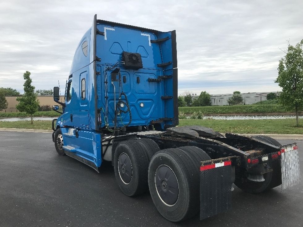 Sleeper Tractor-Heavy Duty Tractors-Freightliner-2022-T12664ST-Windsor-WI-255,988\n\t\tmiles-$ 89,750 - Image 5