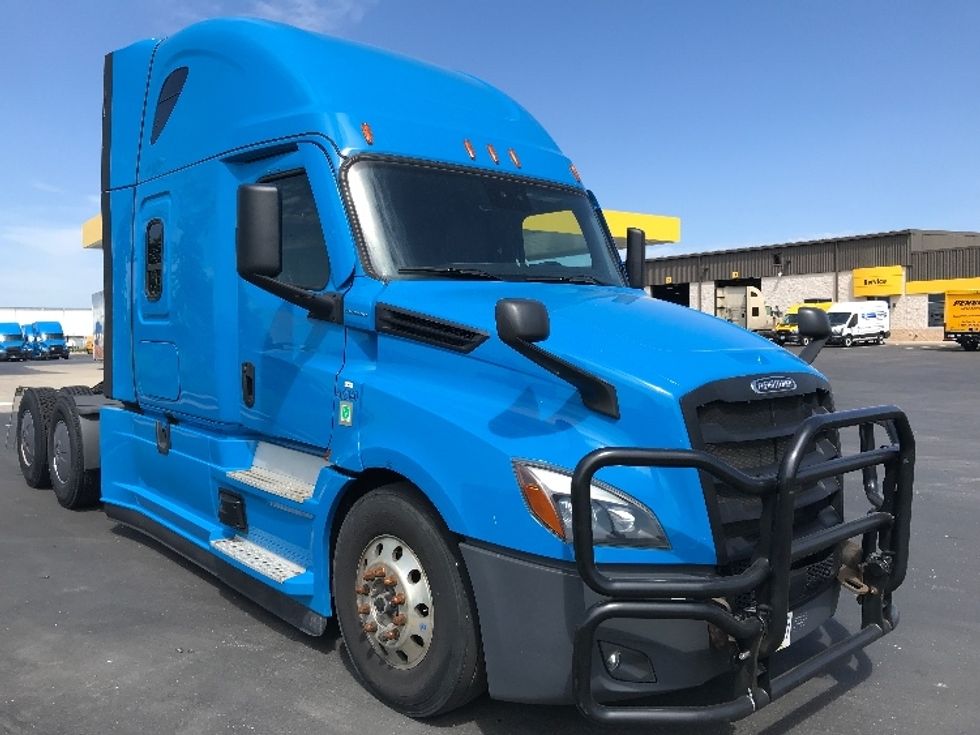Sleeper Tractor-Heavy Duty Tractors-Freightliner-2022-T12664ST-Windsor-WI-303,645\n\t\tmiles-$ 86,250 - Image 1