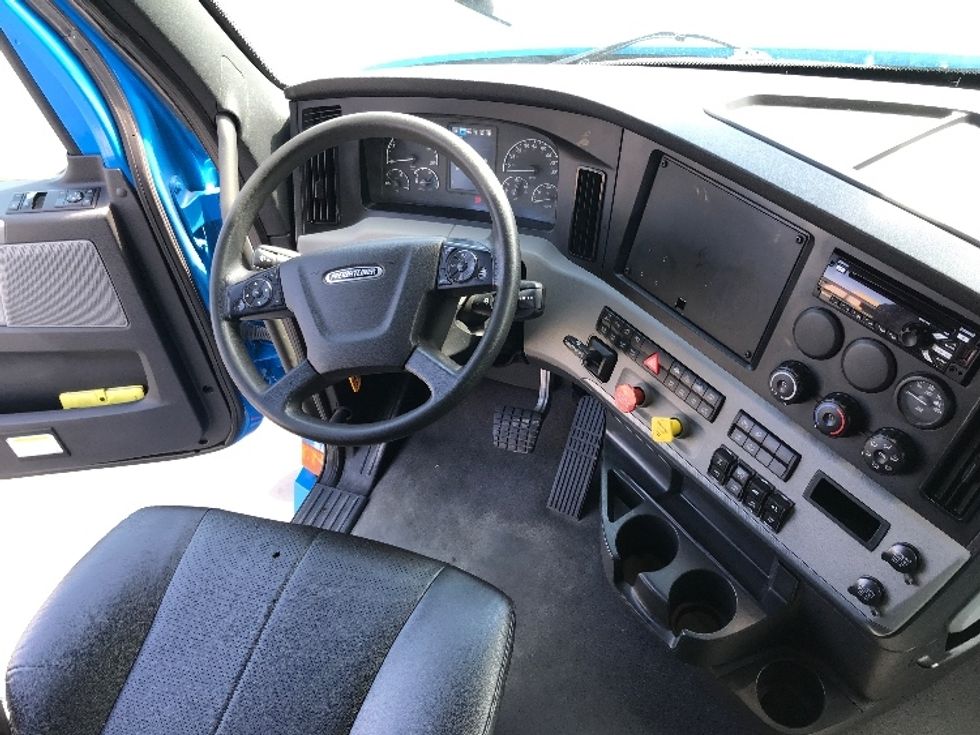 Sleeper Tractor-Heavy Duty Tractors-Freightliner-2022-T12664ST-Windsor-WI-303,645\n\t\tmiles-$ 86,250 - Image 11
