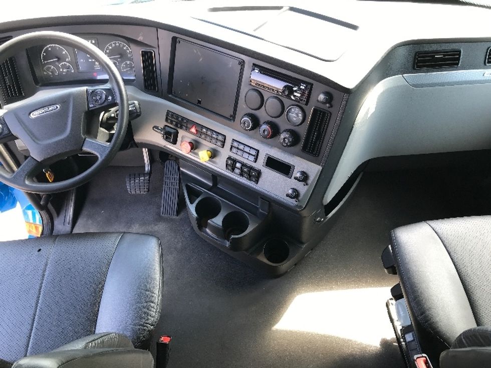 Sleeper Tractor-Heavy Duty Tractors-Freightliner-2022-T12664ST-Windsor-WI-303,645\n\t\tmiles-$ 86,250 - Image 12