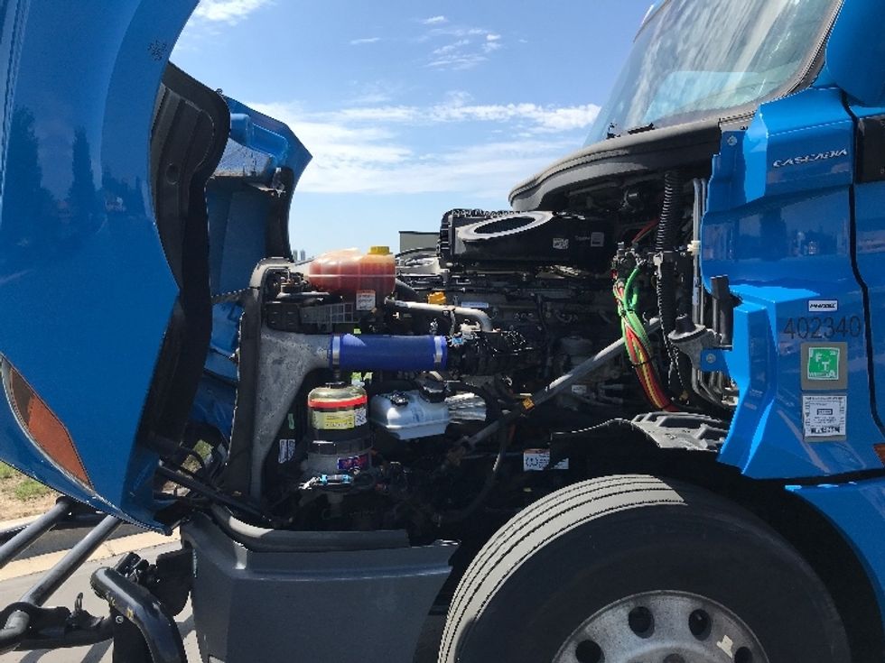 Sleeper Tractor-Heavy Duty Tractors-Freightliner-2022-T12664ST-Windsor-WI-303,645\n\t\tmiles-$ 86,250 - Image 21