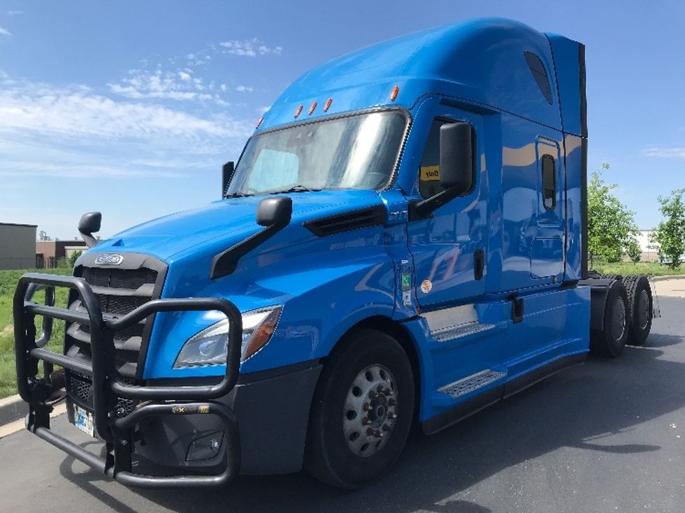 Sleeper Tractor-Heavy Duty Tractors-Freightliner-2022-T12664ST-Windsor-WI-303,645\n\t\tmiles-$ 86,250 - Image 3