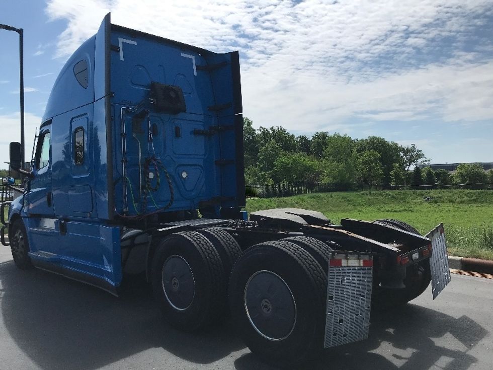 Sleeper Tractor-Heavy Duty Tractors-Freightliner-2022-T12664ST-Windsor-WI-303,645\n\t\tmiles-$ 86,250 - Image 5