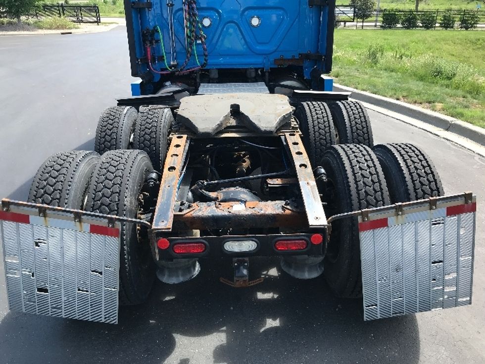 Sleeper Tractor-Heavy Duty Tractors-Freightliner-2022-T12664ST-Windsor-WI-303,645\n\t\tmiles-$ 86,250 - Image 6