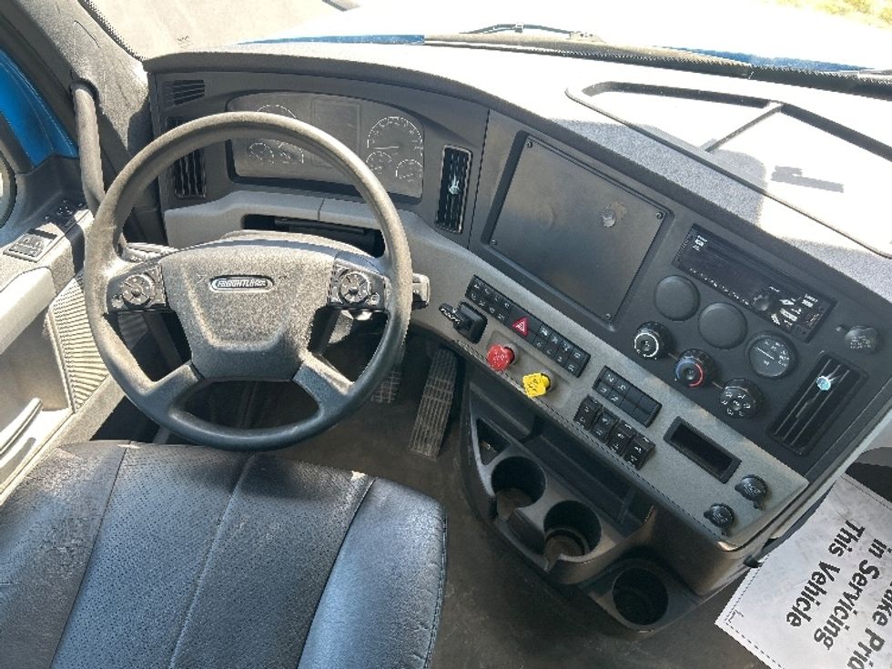 Sleeper Tractor-Heavy Duty Tractors-Freightliner-2022-T12664ST-Windsor-WI-359,270\n\t\tmiles-$ 85,250 - Image 11
