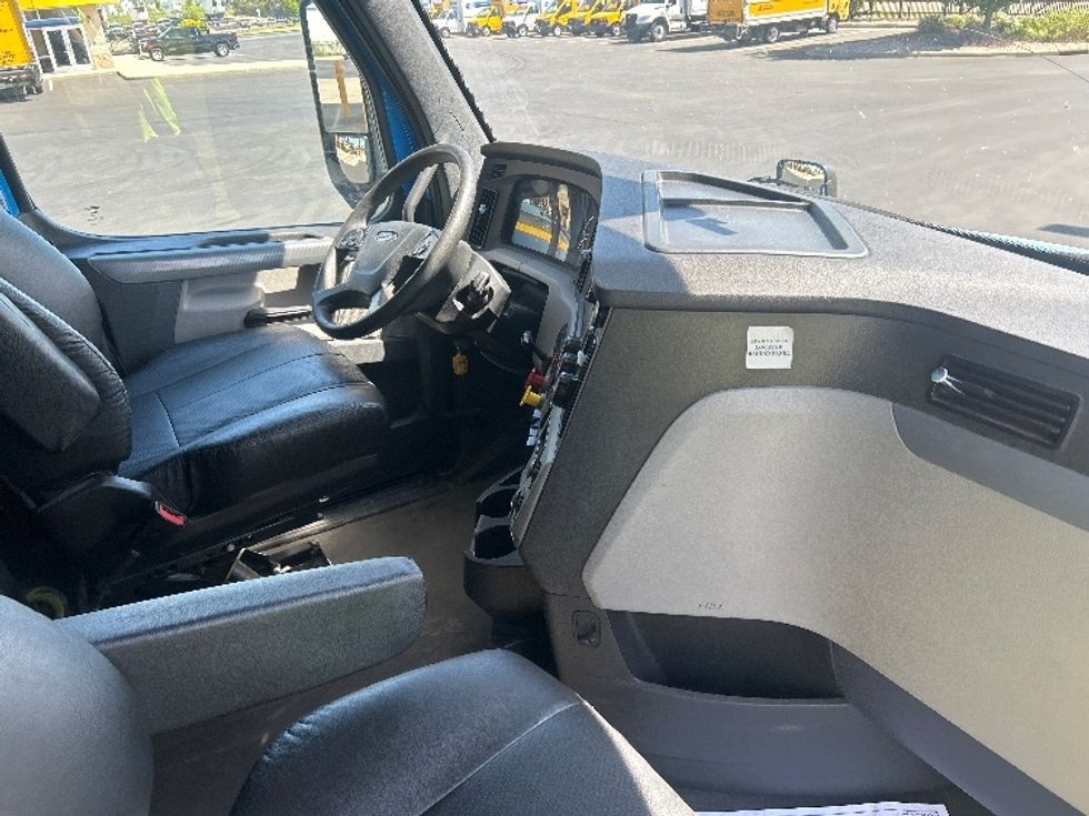 Sleeper Tractor-Heavy Duty Tractors-Freightliner-2022-T12664ST-Windsor-WI-359,270\n\t\tmiles-$ 85,250 - Image 15