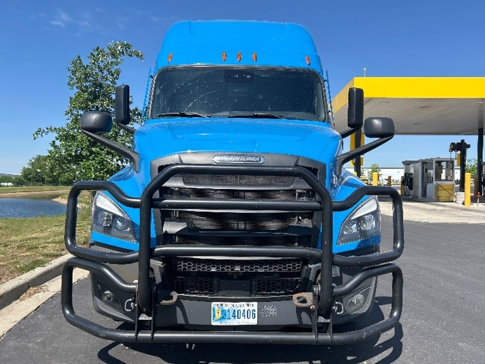 Sleeper Tractor-Heavy Duty Tractors-Freightliner-2022-T12664ST-Windsor-WI-359,270\n\t\tmiles-$ 85,250 - Image 2