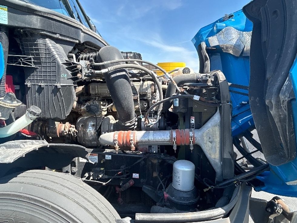 Sleeper Tractor-Heavy Duty Tractors-Freightliner-2022-T12664ST-Windsor-WI-359,270\n\t\tmiles-$ 85,250 - Image 20