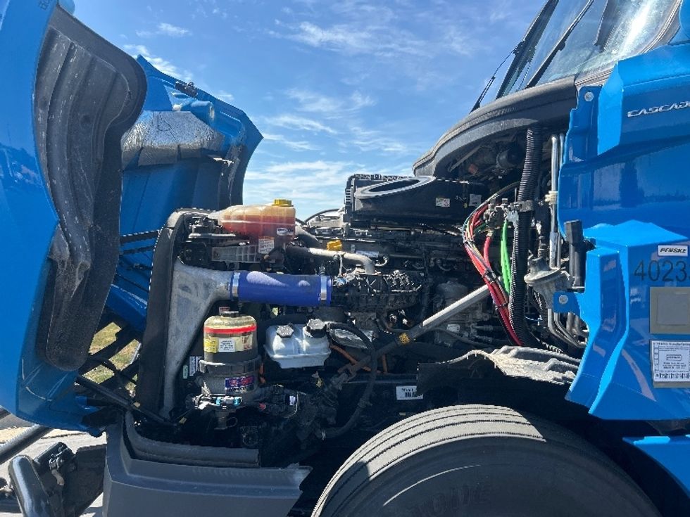 Sleeper Tractor-Heavy Duty Tractors-Freightliner-2022-T12664ST-Windsor-WI-359,270\n\t\tmiles-$ 85,250 - Image 21