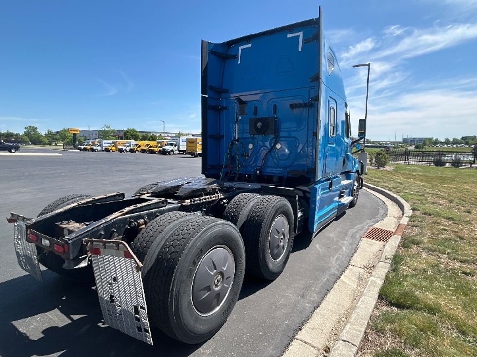 Sleeper Tractor-Heavy Duty Tractors-Freightliner-2022-T12664ST-Windsor-WI-359,270\n\t\tmiles-$ 85,250 - Image 7