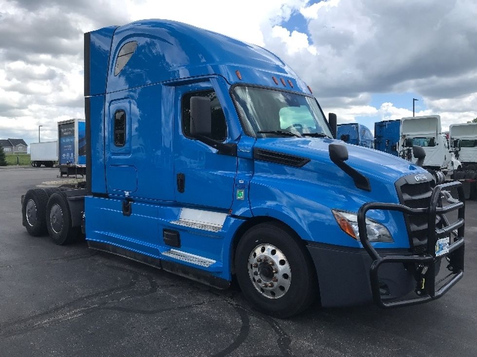 Sleeper Tractor-Heavy Duty Tractors-Freightliner-2022-T12664ST-Windsor-WI-361,449\n\t\tmiles-$ 86,500 - Image 1