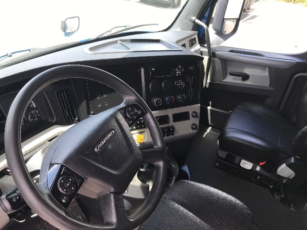 Sleeper Tractor-Heavy Duty Tractors-Freightliner-2022-T12664ST-Windsor-WI-361,449\n\t\tmiles-$ 86,500 - Image 10