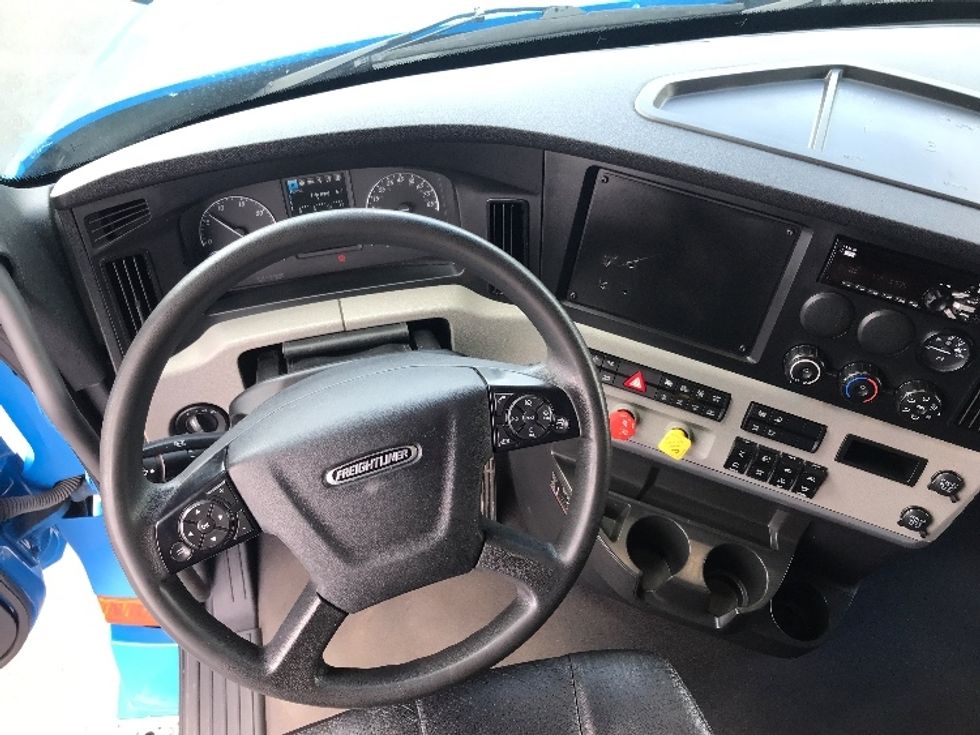 Sleeper Tractor-Heavy Duty Tractors-Freightliner-2022-T12664ST-Windsor-WI-361,449\n\t\tmiles-$ 86,500 - Image 11