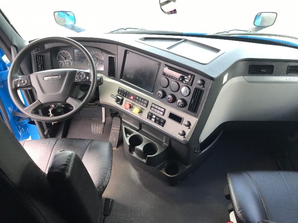 Sleeper Tractor-Heavy Duty Tractors-Freightliner-2022-T12664ST-Windsor-WI-361,449\n\t\tmiles-$ 86,500 - Image 12