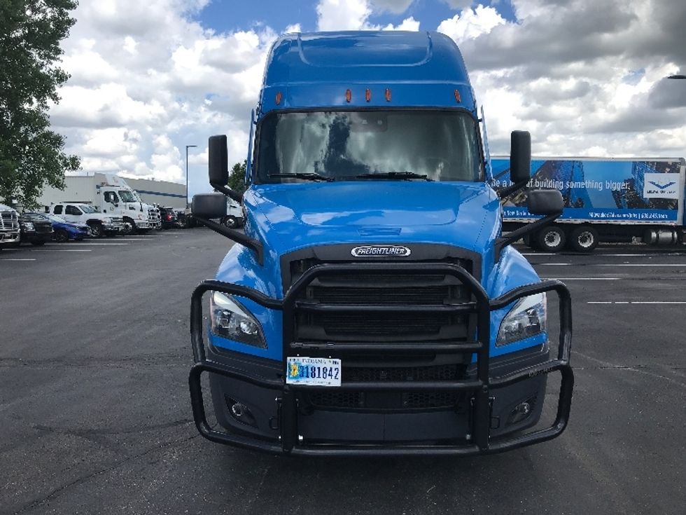 Sleeper Tractor-Heavy Duty Tractors-Freightliner-2022-T12664ST-Windsor-WI-361,449\n\t\tmiles-$ 86,500 - Image 2
