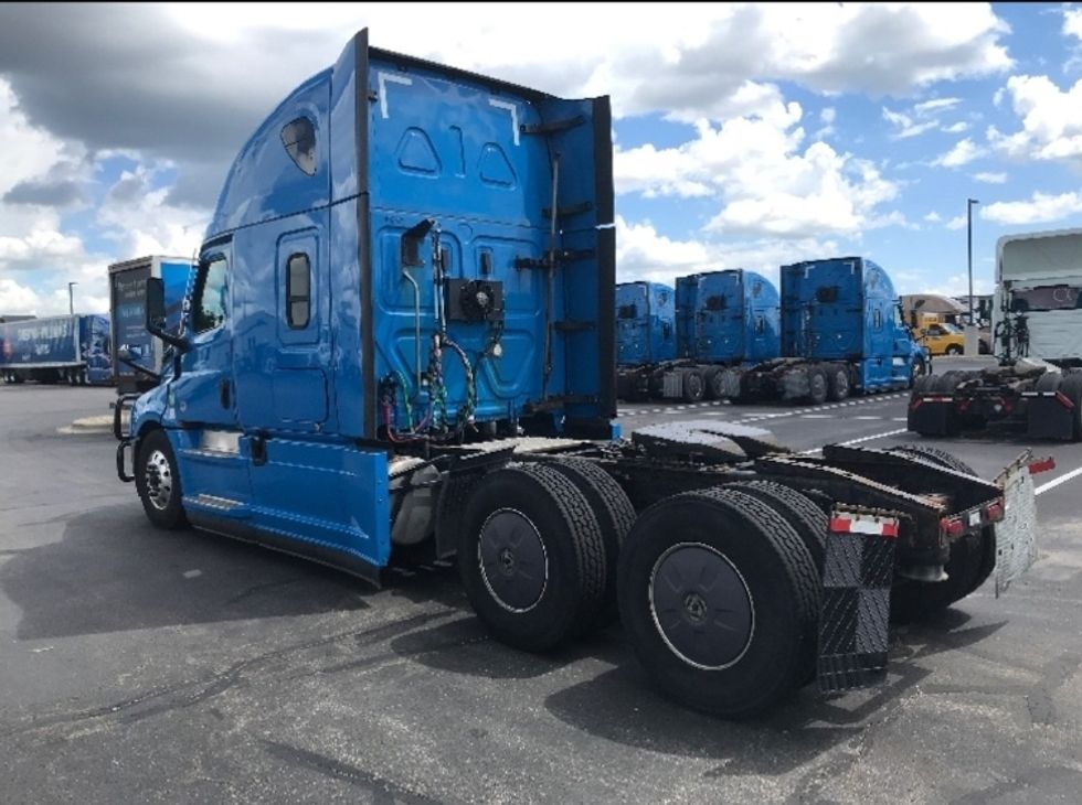 Sleeper Tractor-Heavy Duty Tractors-Freightliner-2022-T12664ST-Windsor-WI-361,449\n\t\tmiles-$ 86,500 - Image 5