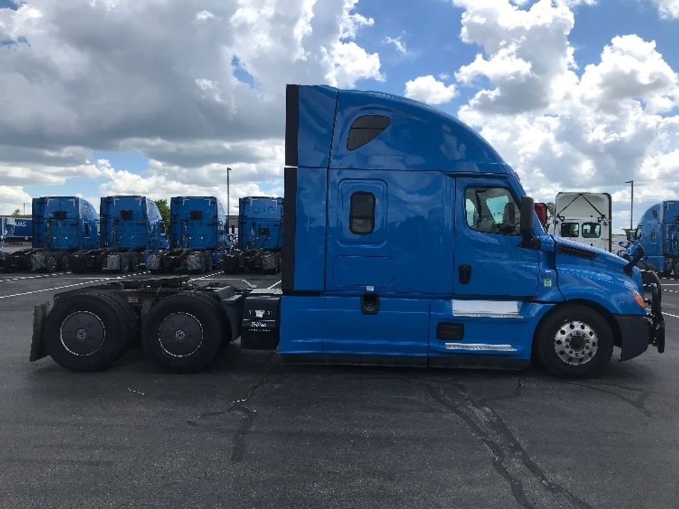 Sleeper Tractor-Heavy Duty Tractors-Freightliner-2022-T12664ST-Windsor-WI-361,449\n\t\tmiles-$ 86,500 - Image 8