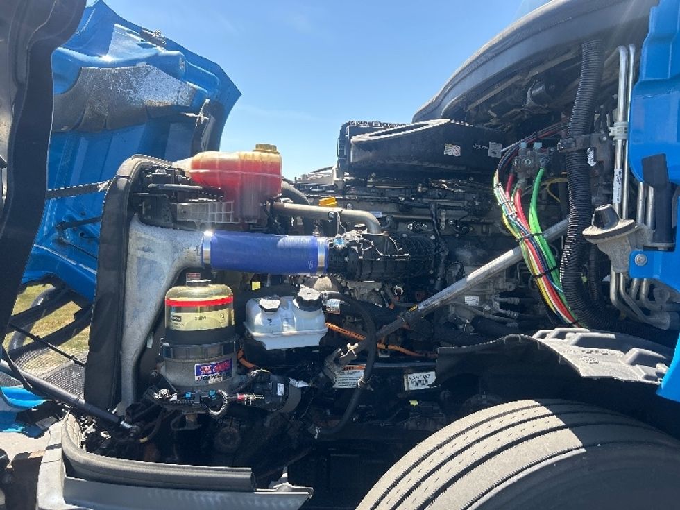 Sleeper Tractor-Heavy Duty Tractors-Freightliner-2022-T12664ST-Windsor-WI-474,178\n\t\tmiles-$ 70,750 - Image 21