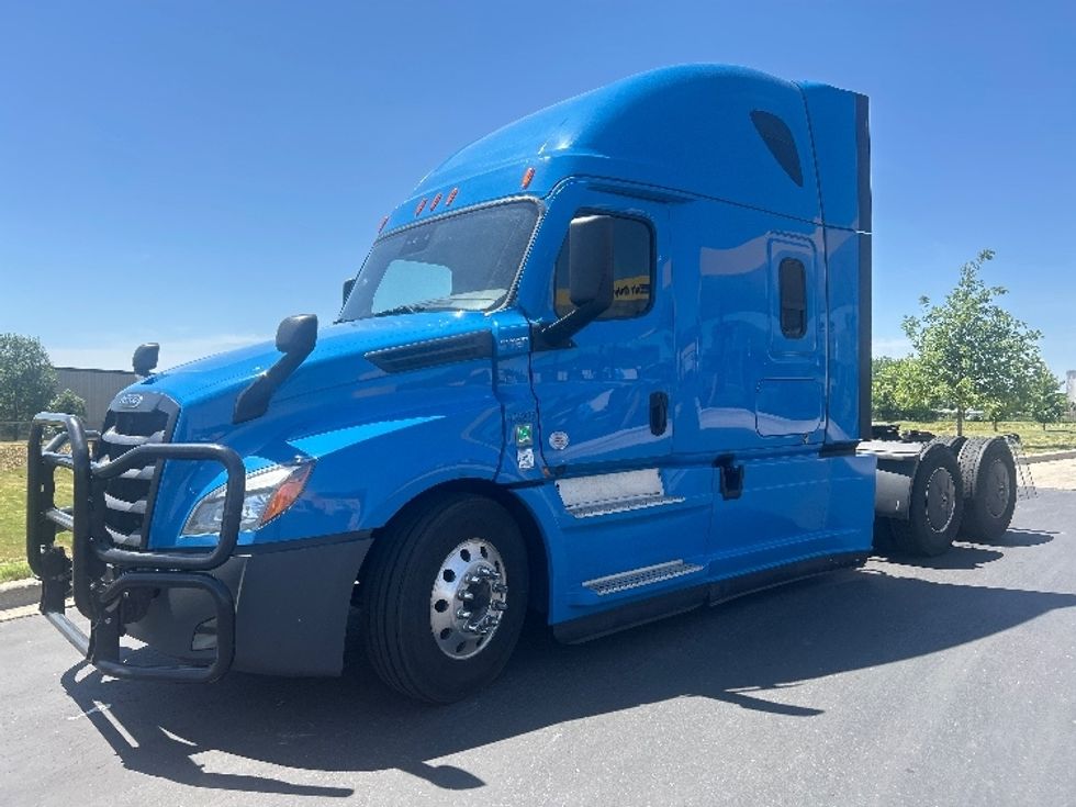 Sleeper Tractor-Heavy Duty Tractors-Freightliner-2022-T12664ST-Windsor-WI-474,178\n\t\tmiles-$ 70,750 - Image 3