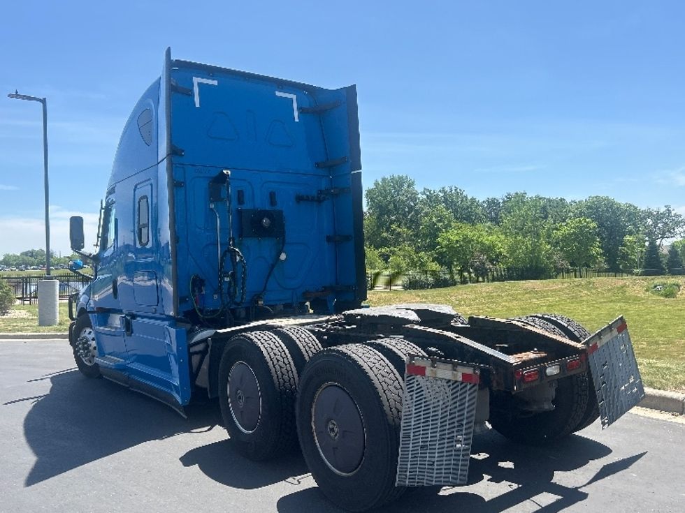 Sleeper Tractor-Heavy Duty Tractors-Freightliner-2022-T12664ST-Windsor-WI-474,178\n\t\tmiles-$ 70,750 - Image 5