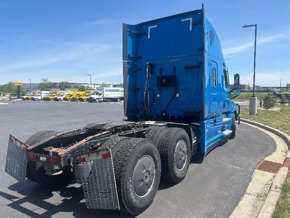 Sleeper Tractor-Heavy Duty Tractors-Freightliner-2022-T12664ST-Windsor-WI-474,178\n\t\tmiles-$ 70,750 - Image 7