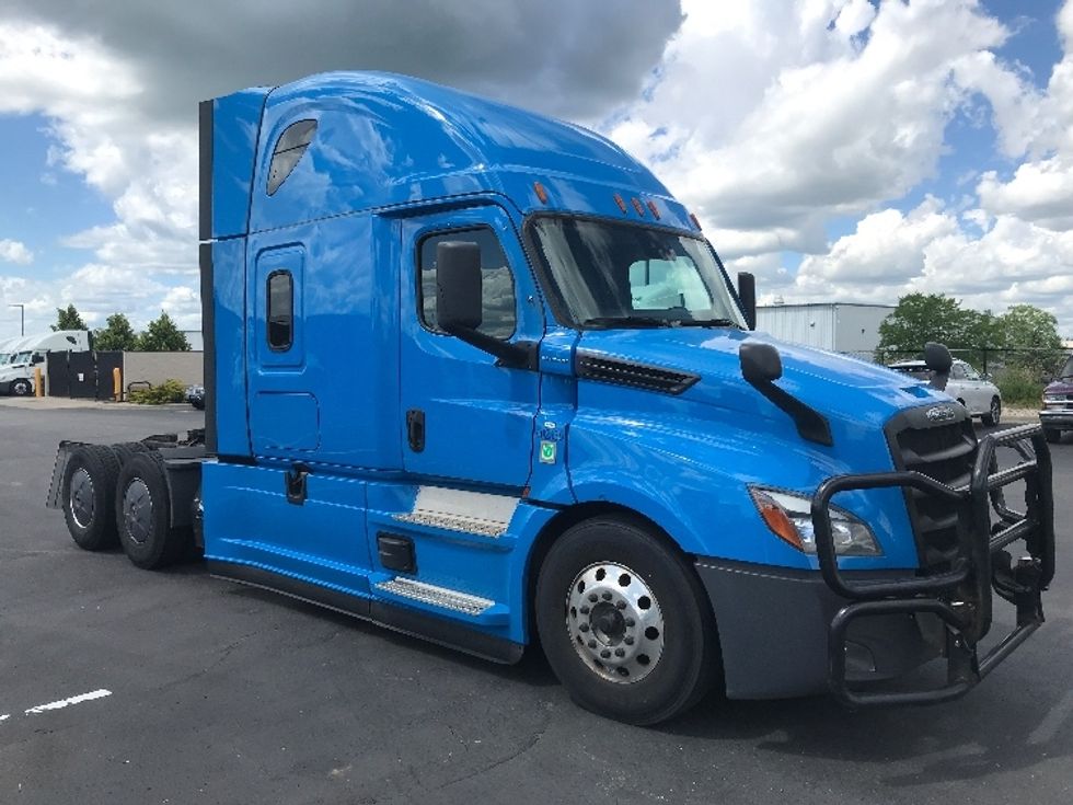 Sleeper Tractor-Heavy Duty Tractors-Freightliner-2022-T12664ST-Windsor-WI-541,191\n\t\tmiles-$ 68,500 - Image 1