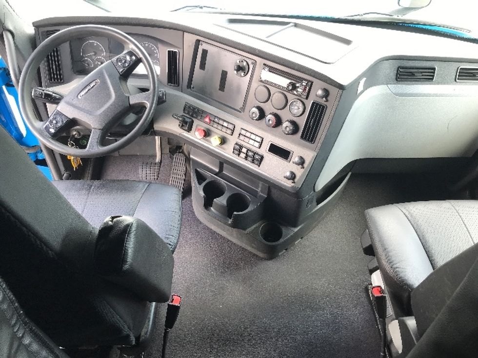 Sleeper Tractor-Heavy Duty Tractors-Freightliner-2022-T12664ST-Windsor-WI-541,191\n\t\tmiles-$ 68,500 - Image 12