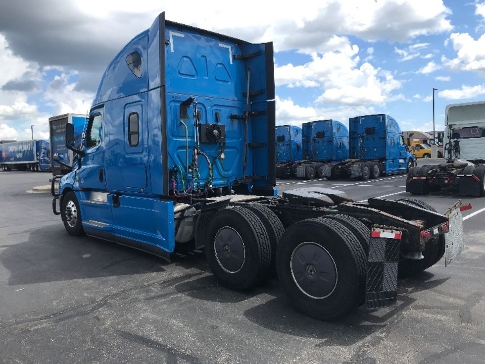 Sleeper Tractor-Heavy Duty Tractors-Freightliner-2022-T12664ST-Windsor-WI-541,191\n\t\tmiles-$ 68,500 - Image 5