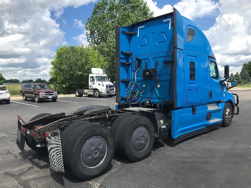 Sleeper Tractor-Heavy Duty Tractors-Freightliner-2022-T12664ST-Windsor-WI-541,191\n\t\tmiles-$ 68,500 - Image 7