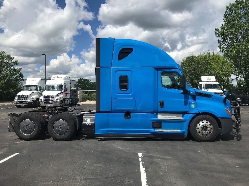Sleeper Tractor-Heavy Duty Tractors-Freightliner-2022-T12664ST-Windsor-WI-541,191\n\t\tmiles-$ 68,500 - Image 8