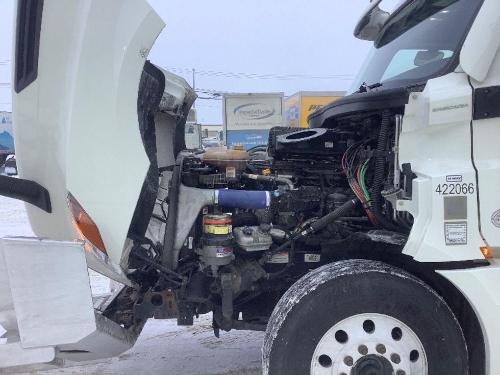 Sleeper Tractor-Heavy Duty Tractors-Freightliner-2022-T12664ST-Winnipeg-MB-813,506\n\t\tkm-$ 82,750 - Image 21