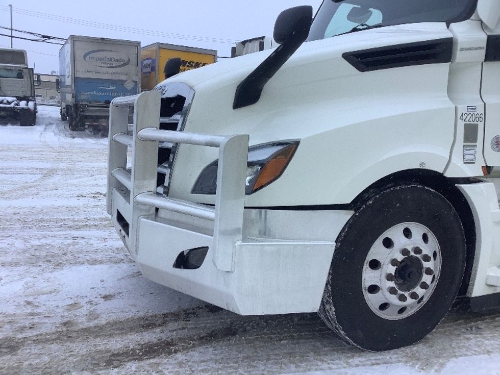Sleeper Tractor-Heavy Duty Tractors-Freightliner-2022-T12664ST-Winnipeg-MB-813,506\n\t\tkm-$ 82,750 - Image 25