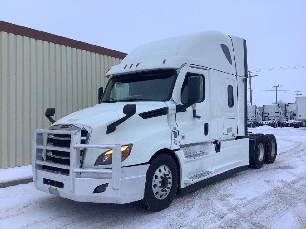 Sleeper Tractor-Heavy Duty Tractors-Freightliner-2022-T12664ST-Winnipeg-MB-813,506\n\t\tkm-$ 82,750 - Image 3
