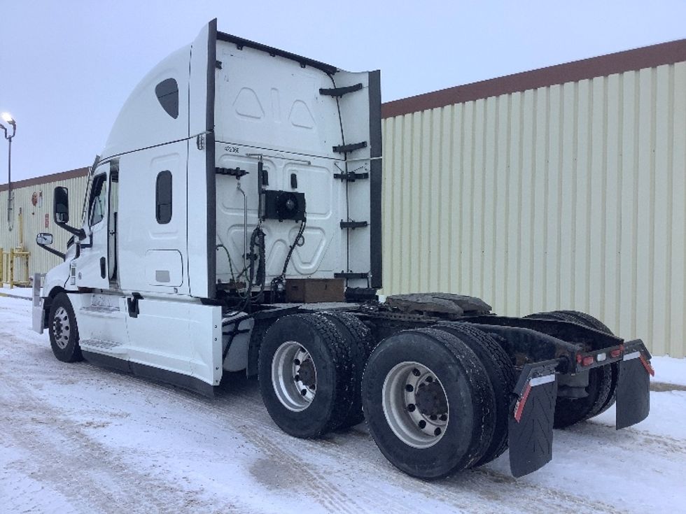 Sleeper Tractor-Heavy Duty Tractors-Freightliner-2022-T12664ST-Winnipeg-MB-813,506\n\t\tkm-$ 82,750 - Image 5