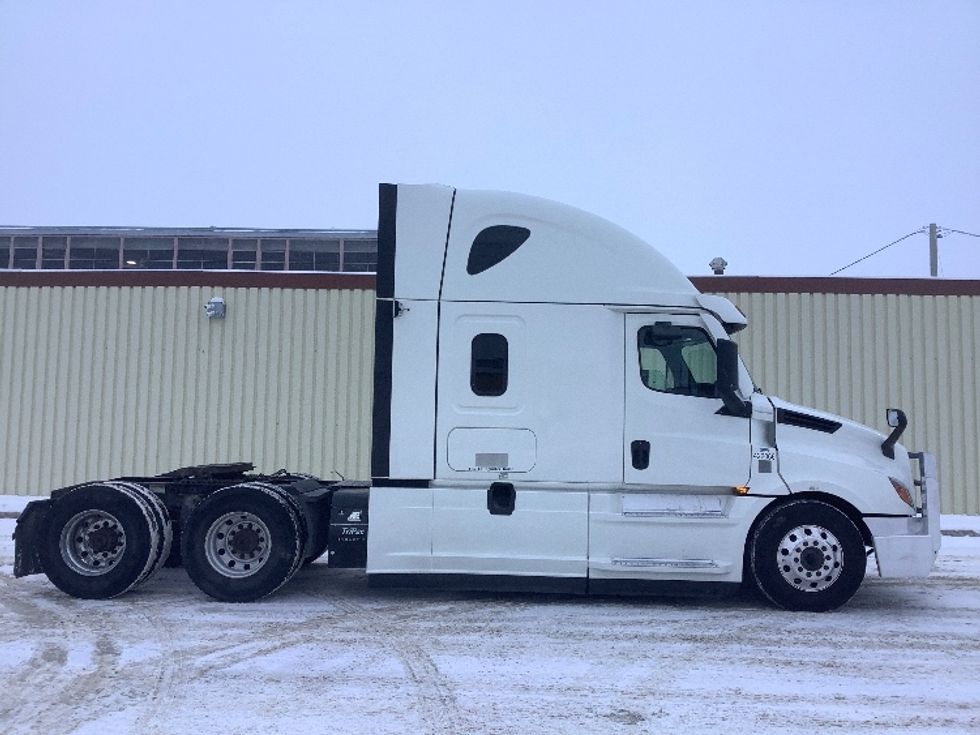 Sleeper Tractor-Heavy Duty Tractors-Freightliner-2022-T12664ST-Winnipeg-MB-813,506\n\t\tkm-$ 82,750 - Image 8
