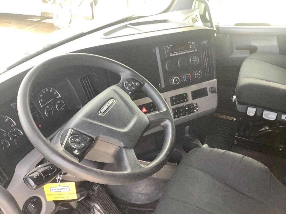 Sleeper Tractor-Heavy Duty Tractors-Freightliner-2022-T12664ST-Winnipeg-MB-814,469\n\t\tkm-$ 82,750 - Image 10