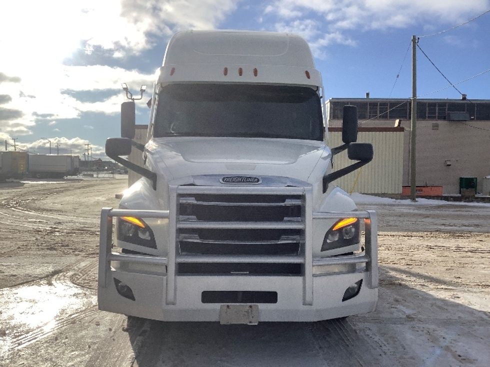 Sleeper Tractor-Heavy Duty Tractors-Freightliner-2022-T12664ST-Winnipeg-MB-814,469\n\t\tkm-$ 82,750 - Image 2